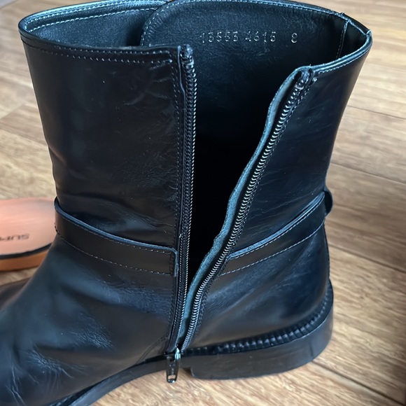 HUGO BOSS Leather boots . - Picture 5 of 10
